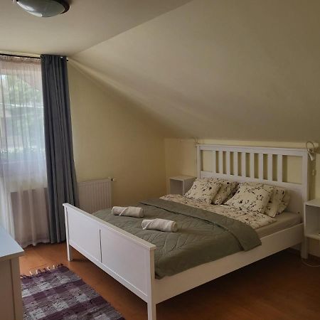 Arpad Apartman ไฮจ์ดุสโซบอสโล ภายนอก รูปภาพ