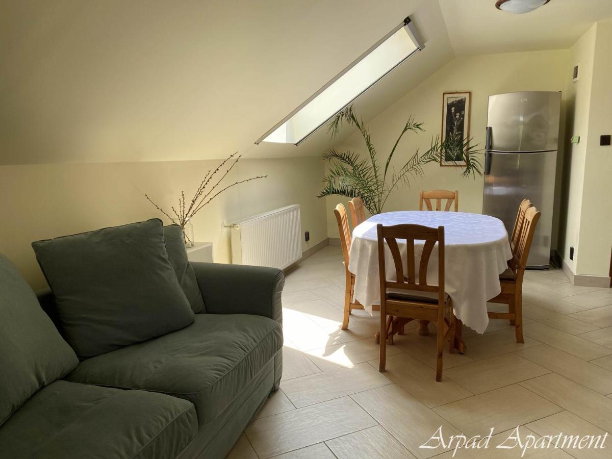 Arpad Apartman ไฮจ์ดุสโซบอสโล ภายนอก รูปภาพ
