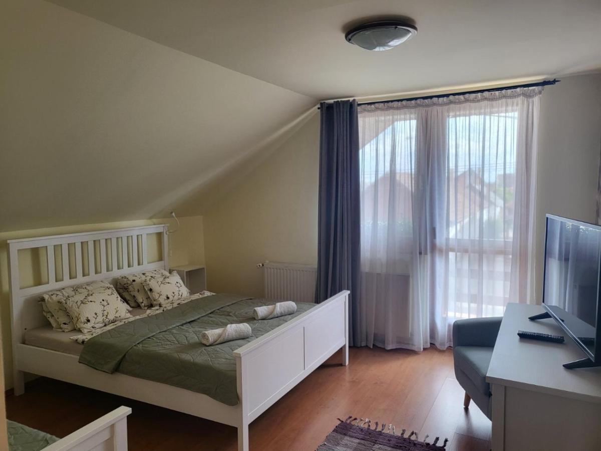 Arpad Apartman ไฮจ์ดุสโซบอสโล ภายนอก รูปภาพ